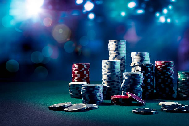 Live Texas Poker table interface on kebun4d login showing community cards and player positions